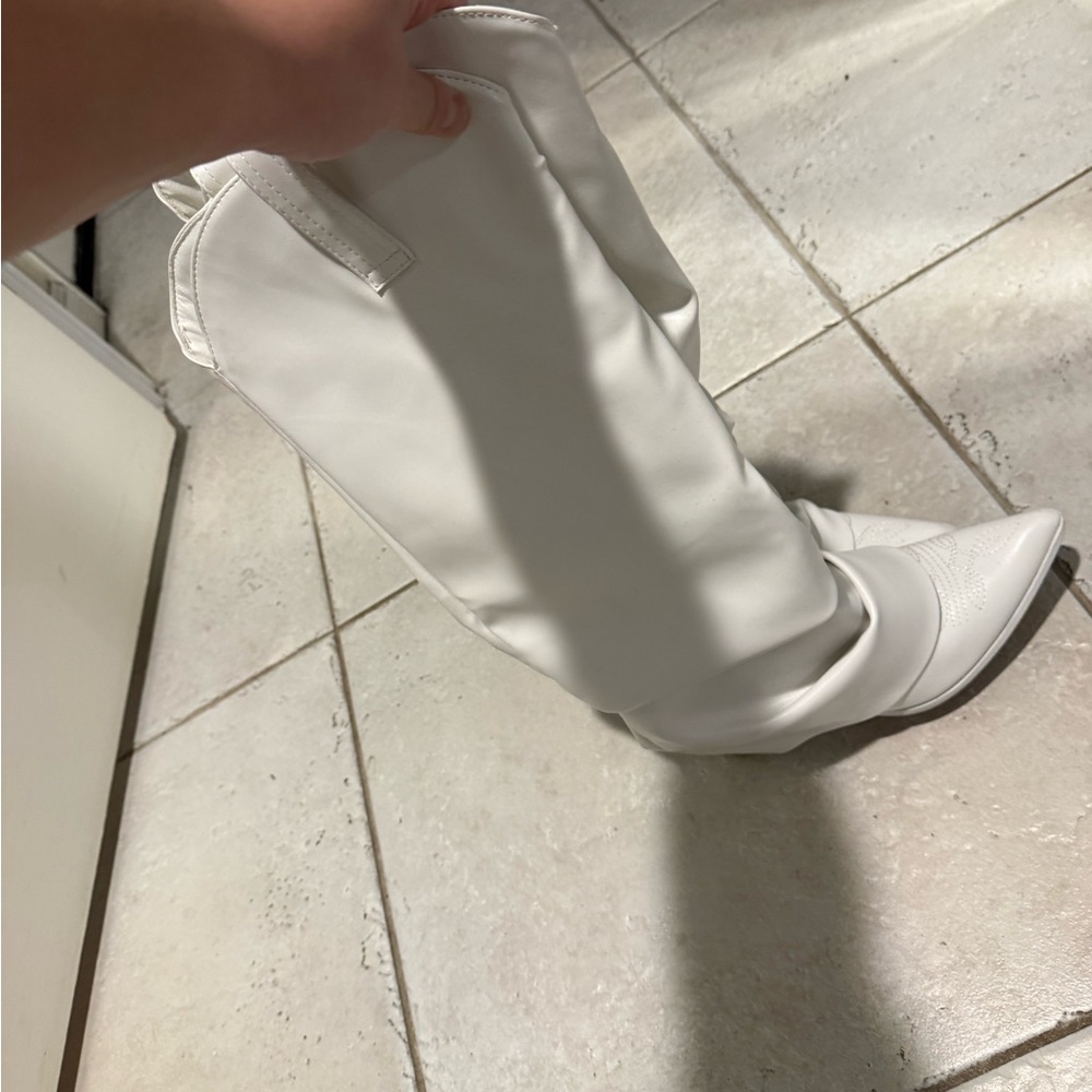 White Women's cowgirl Boots - Picture 2 of 5